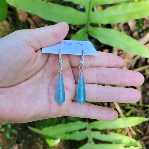 Iris & Lily Blue💙 Teardrop💧Gemstone Earrings - Picture 3 of 14